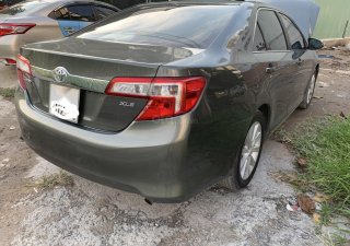 Toyota Camry XLE 2014 - Cần bán xe Toyota Camry XLE đời 2014, màu xám (ghi), nhập khẩu, giá 380tr