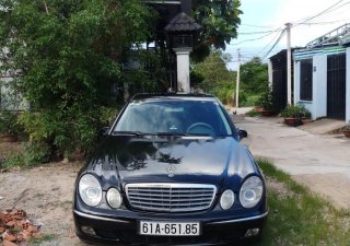 Mercedes-Benz E class E200 2004 - Cần bán gấp Mercedes E200 sản xuất 2004, màu đen, xe nhập