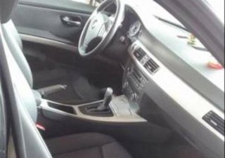 BMW 3 Series 320i 2010 - Cần bán gấp BMW 3 Series 320i năm 2010, màu đen, nhập khẩu nguyên chiếc còn mới, giá chỉ 440 triệu