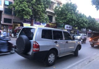 Mitsubishi Pajero 2005 - Bán lại xe Mitsubishi Pajero năm 2005, màu bạc