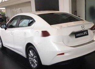 Mazda 3 2018 - Bán xe Mazda 3 năm 2018, màu trắng, giá tốt