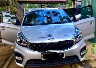 Kia Rondo MT 2017 - Cần bán gấp Kia Rondo MT đời 2017, giá tốt