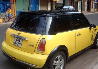 Mini Cooper 2004 - Cần bán Mini Cooper năm 2004, màu vàng chính chủ, giá 275tr, xe nguyên bản