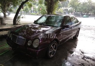 Mercedes-Benz E class 1996 - Cần bán Mercedes năm sản xuất 1996, màu đỏ, nhập khẩu chính hãng