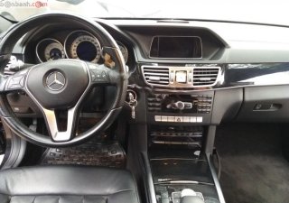 Mercedes-Benz E class 2013 - Cần bán xe Mercedes sản xuất năm 2013, màu đen xe còn mới