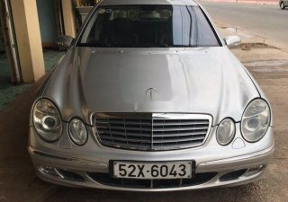 Mercedes-Benz E class   E200  2004 - Cần bán Mercedes E200 2004, màu bạc giá cạnh tranh