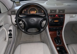 Mercedes-Benz C class C180 AT   2001 - Cần bán xe Mercedes C180 AT sản xuất 2001, màu đen, nhập khẩu