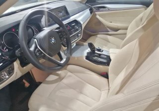 BMW 5 Series 2018 - Bán BMW 5 Series 520i đời 2018, màu trắng