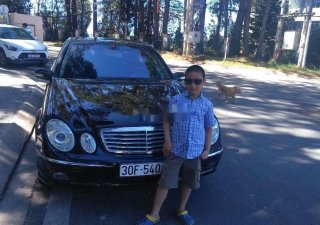 Mercedes-Benz E class   2004 - Cần bán Mercedes E class đời 2004, màu đen, xe nhập, giá tốt