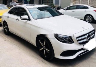 Mercedes-Benz E class 2018 - Cần bán Mercedes E250 đời 2018, màu trắng chính chủ
