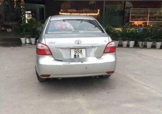 Toyota Vios 2013 - Cần bán lại xe Toyota Vios đời 2013, màu bạc giá cạnh tranh