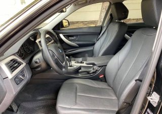 BMW 3 Series   2016 - Cần bán xe BMW 3 Series 320i đời 2017, màu đen