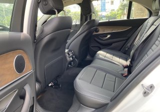 Mercedes-Benz E class 2018 - Ưu đãi mùa Covid chiếc xe Mercedes-Benz E200, sản xuất 2018, màu đen
