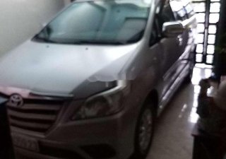 Toyota Innova 2014 - Cần bán Toyota Innova sản xuất 2014, màu bạc, giá 400tr