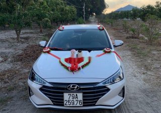 Hyundai Elantra 2019 - Bán Hyundai Elantra năm sản xuất 2019, màu trắng, xe nhập