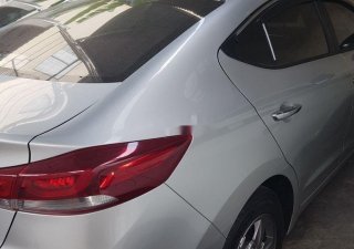 Hyundai Elantra 2018 - Bán ô tô Hyundai Elantra sản xuất 2018, màu bạc, 500tr