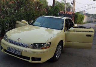 Lexus ES    1994 - Cần bán Lexus ES đời 1994, màu vàng, nhập khẩu nguyên chiếc