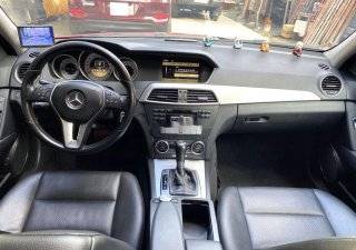 Mercedes-Benz C class 2011 - Bán xe Mercedes C200 1.8AT đời 2011, màu đỏ số tự động