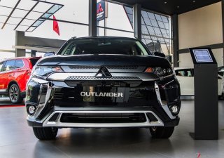 Mitsubishi Outlander 2.0 CVT 2020 - Bán Mitsubishi Outlander 2.0 CVT 2020, màu đen 