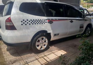 Nissan Grand livina 2011 - Cần bán lại xe Nissan Grand livina đời 2011, màu trắng 