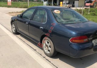 Nissan Bluebird 1995 - Cần bán xe Nissan Bluebird sản xuất 1995, màu đen, xe nhập