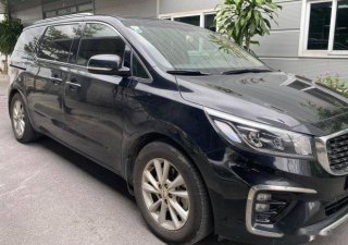 Kia Sedona 2.2L DATH 2018 - Bán Kia Sedona 2.2L DATH đời 2018, màu đen còn mới giá cạnh tranh