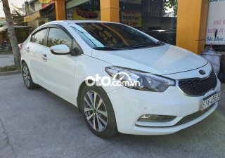 Kia K3 2014 - Cần bán lại xe Kia K3 đời 2014, màu trắng xe gia đình