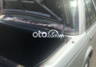 Nissan Bluebird 1990 - Cần bán xe Nissan Bluebird năm sản xuất 1990, màu bạc, xe nhập