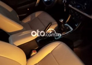 Toyota Corolla 2015 - Cần bán Toyota Corolla đời 2015, màu bạc, giá chỉ 425 triệu