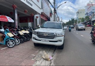 Toyota Land Cruiser   VX   2017 - Bán ô tô Toyota Land Cruiser VX sản xuất 2017, màu trắng, nhập khẩu nguyên chiếc