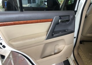 Toyota Land Cruiser 5.7 V8 2012 - Bán Toyota Land Cruiser 5.7 V8 trắng nội thất kem nguyên bản, năm sản xuất 2012