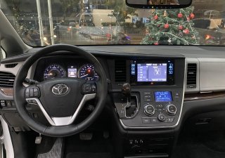 Toyota Sienna 2017 - Màu trắng