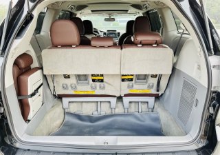 Toyota Sienna 2013 - ĐK 2014. Đen nội thất nâu, chạy chưa đến 7 vạn km cực mới