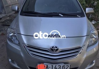 Toyota Vios  E  2010 - Cần bán gấp Toyota Vios E năm 2010, màu bạc xe gia đình, giá 245tr