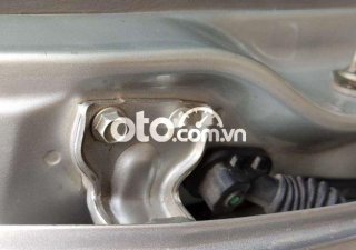 Mazda 323  MT 2002 - Cần bán xe Mazda 323 MT sản xuất 2002, màu bạc, nhập khẩu nguyên chiếc chính chủ