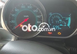 Chevrolet Spark MT 2017 - Bán ô tô Chevrolet Spark MT năm 2017, màu bạc xe gia đình