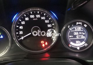 Honda City   AT 2017 - Bán Honda City AT năm sản xuất 2017, màu bạc xe gia đình