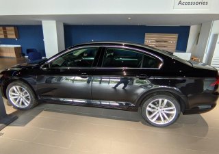 Volkswagen Passat 2019 - Bán rẻ 2 chiếc Volkswagen Passat (1 lướt, 1 chưa lăn bánh)