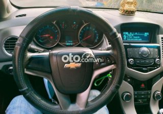 Chevrolet Cruze   LT  2017 - Bán Chevrolet Cruze LT năm sản xuất 2017, màu trắng, 319tr