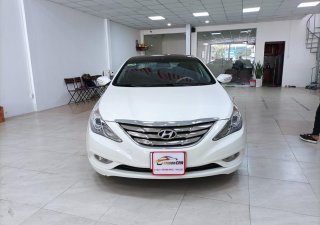 Hyundai Sonata 2018 - Cần bán gấp Hyundai Sonata 2.0 AT màu trắng, xe nhập khẩu nguyên chiếc