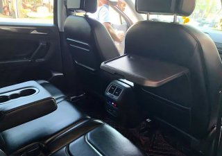 Volkswagen Tiguan 2017 - Màu đen, nhập khẩu