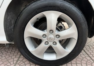 Hyundai Elantra 2010 - Màu trắng, nhập khẩu, giá 285tr