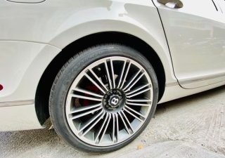 Bentley Continental 2011 - Màu trắng, nhập khẩu