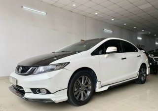 Honda Civic 2015 - Màu trắng, số tự động