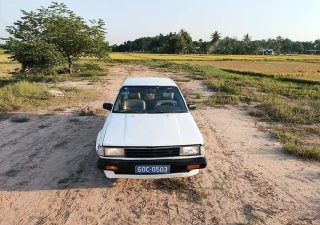 Nissan Bluebird 1985 - Màu trắng, số sàn