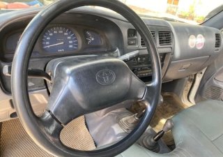 Toyota Hilux 2005 - Màu trắng, nhập khẩu nguyên chiếc