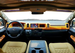 Toyota Hiace 2016 - Số sàn, máy xăng, limousin, 8 chỗ vip