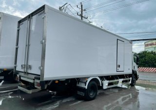 Isuzu FRR 2022 - Thùng đông lạnh ( Tải trọng 5,7 T )