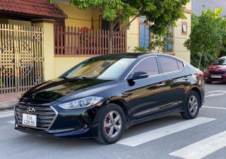 Hyundai Elantra 2018 - Bán xe màu đen