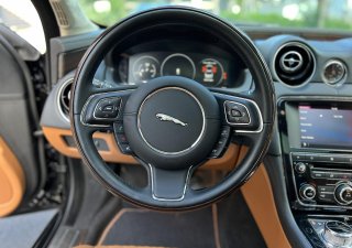 Jaguar 2016 - Màu đen, nhập khẩu